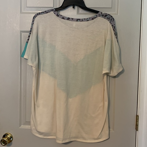 7th Ray Women's Leopard Print Top - Gray, Teal, and Cream 2x - Picture 4 of 5